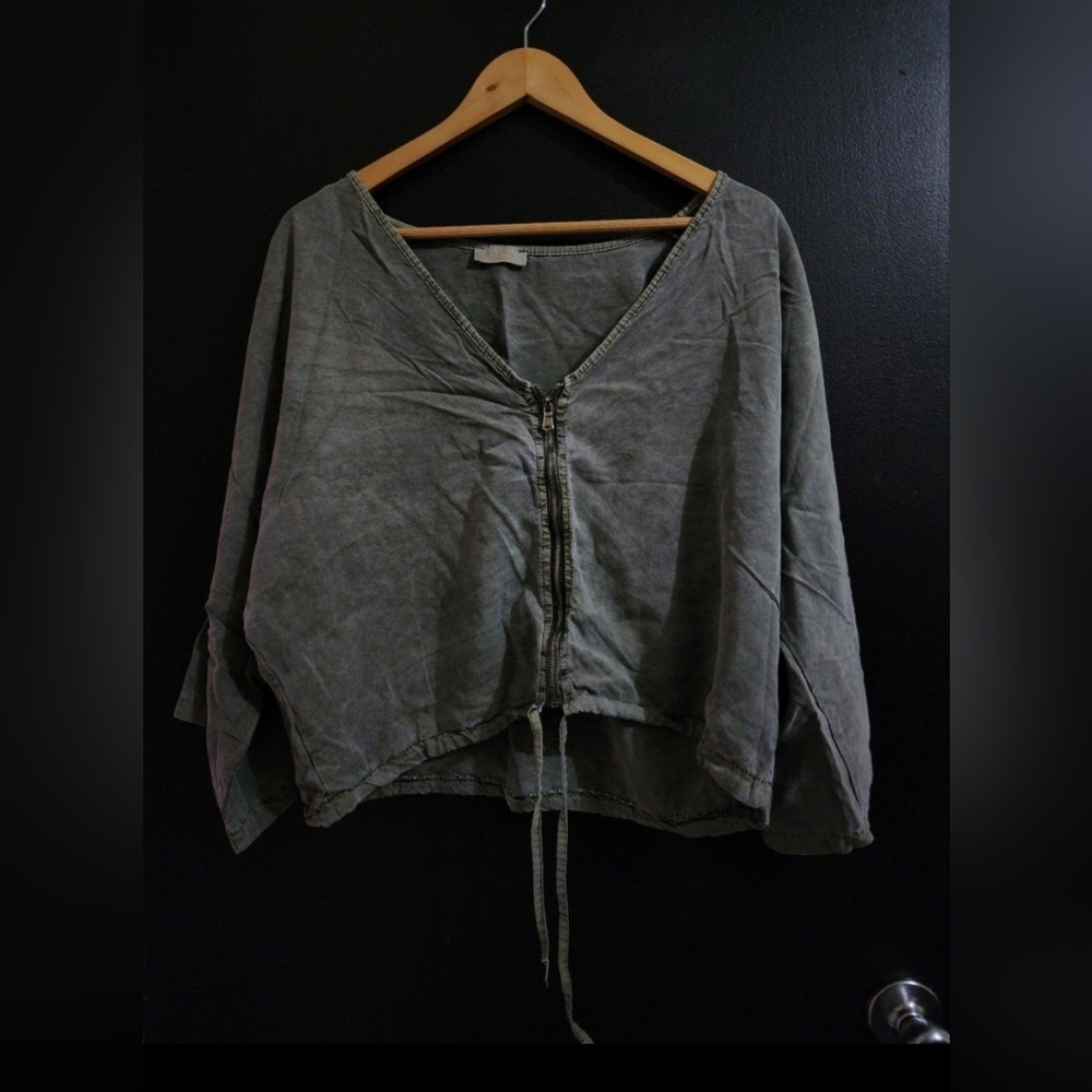 Boxy V Neck Cropped Top L